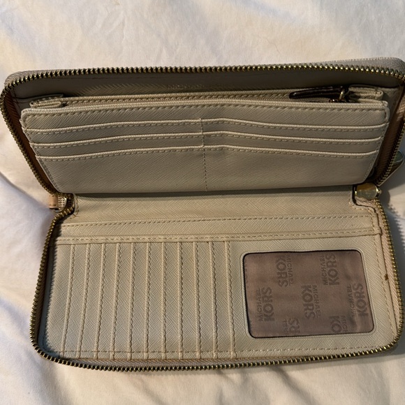 Michael kors wallet - Picture 3 of 4